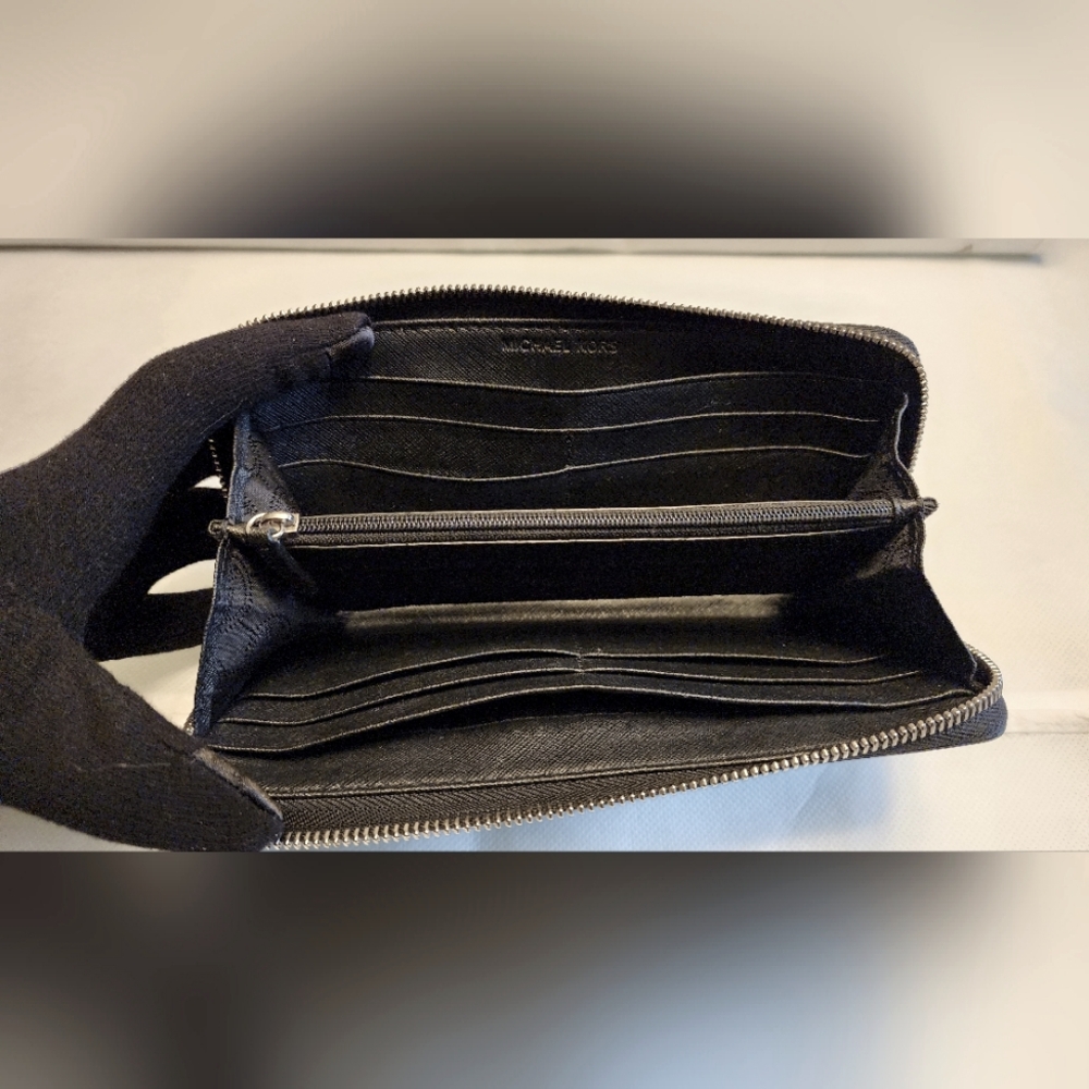 Michael Kors Black Patent Leather Continental Jet Set Zip Around Wallet - Picture 8 of 11